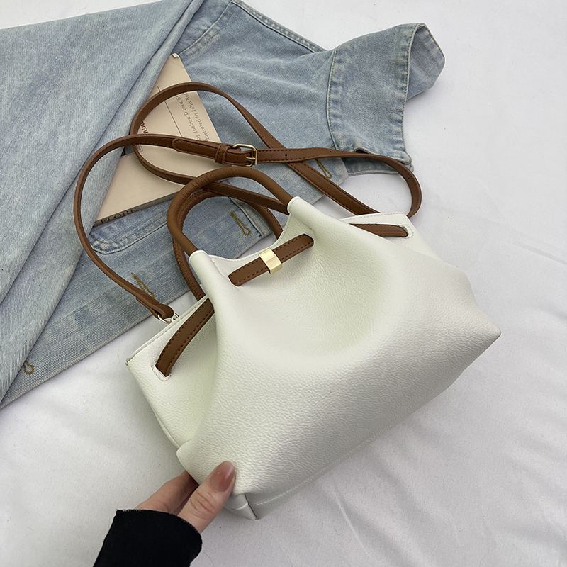 French Retro Lychee Pattern Handbag for Women - 2025 Textured Versatile Shoulder Crossbody Bag, Fashionable Commuting Style French Retro Lychee Pattern Handbag for Women - 2025 Textured Versatile Shoulder Crossbody Bag, Fashionable Commuting Style