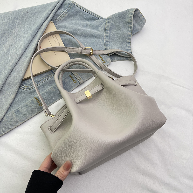 French Retro Lychee Pattern Handbag for Women - 2025 Textured Versatile Shoulder Crossbody Bag, Fashionable Commuting Style French Retro Lychee Pattern Handbag for Women - 2025 Textured Versatile Shoulder Crossbody Bag, Fashionable Commuting Style