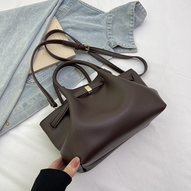 French Retro Lychee Pattern Handbag for Women - 2025 Textured Versatile Shoulder Crossbody Bag, Fashionable Commuting Style French Retro Lychee Pattern Handbag for Women - 2025 Textured Versatile Shoulder Crossbody Bag, Fashionable Commuting Style