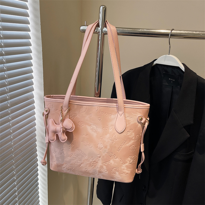 French Retro Matte Color-Blocking Tote Bag for Women - 2025 High-End Commuting Handbag, Embossed Shoulder Bag French Retro Matte Color-Blocking Tote Bag for Women - 2025 High-End Commuting Handbag, Embossed Shoulder Bag