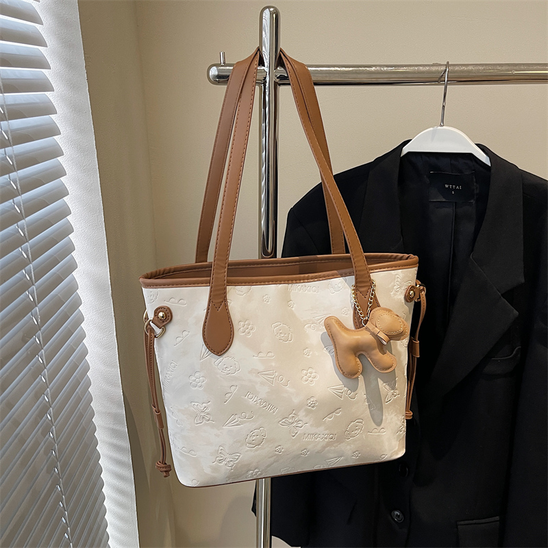 French Retro Matte Color-Blocking Tote Bag for Women - 2025 High-End Commuting Handbag, Embossed Shoulder Bag French Retro Matte Color-Blocking Tote Bag for Women - 2025 High-End Commuting Handbag, Embossed Shoulder Bag