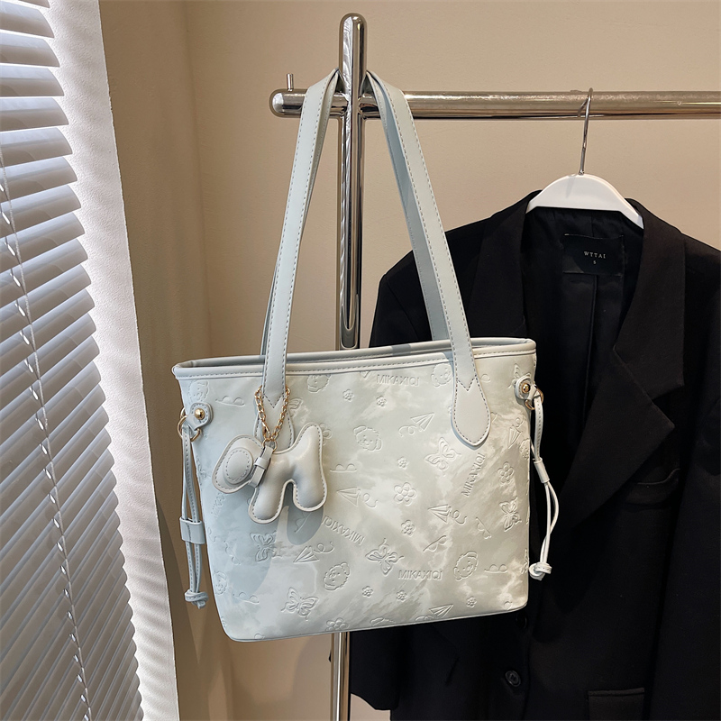 French Retro Matte Color-Blocking Tote Bag for Women - 2025 High-End Commuting Handbag, Embossed Shoulder Bag French Retro Matte Color-Blocking Tote Bag for Women - 2025 High-End Commuting Handbag, Embossed Shoulder Bag