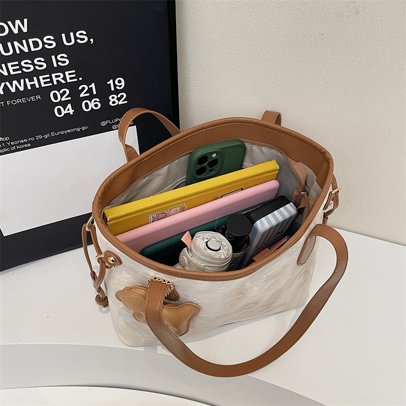 French Retro Matte Color-Blocking Tote Bag for Women - 2025 High-End Commuting Handbag, Embossed Shoulder Bag French Retro Matte Color-Blocking Tote Bag for Women - 2025 High-End Commuting Handbag, Embossed Shoulder Bag