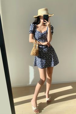 French Retro Navy Printed Short Dress with Square Neck and Puff Sleeves - Slimming Fit for Women, Perfect for 90s and Y2K Style