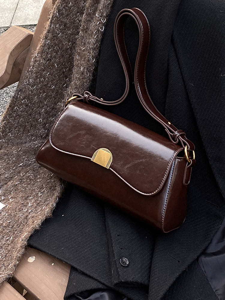 French Retro Oil Wax Leather Underarm Bag for Women - Spring/Summer 2025 Small Shoulder Crossbody Bag, Niche Fashion Accessory French Retro Oil Wax Leather Underarm Bag for Women - Spring/Summer 2025 Small Shoulder Crossbody Bag, Niche Fashion Accessory