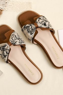 French Retro Sheepskin Flat Sandals for Women - Summer 2025 Beach Style, Perfect for Skirts and Outdoor Wear