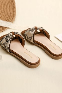 French Retro Sheepskin Flat Sandals for Women - Summer 2025 Beach Style, Perfect for Skirts and Outdoor Wear