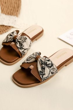 French Retro Sheepskin Flat Sandals for Women - Summer 2025 Beach Style, Perfect for Skirts and Outdoor Wear