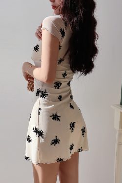 French Retro Velvet Square Neck Bodycon Dress for Women - Slim Fit Short Sleeve Mini Dress for Vacation and Night Out