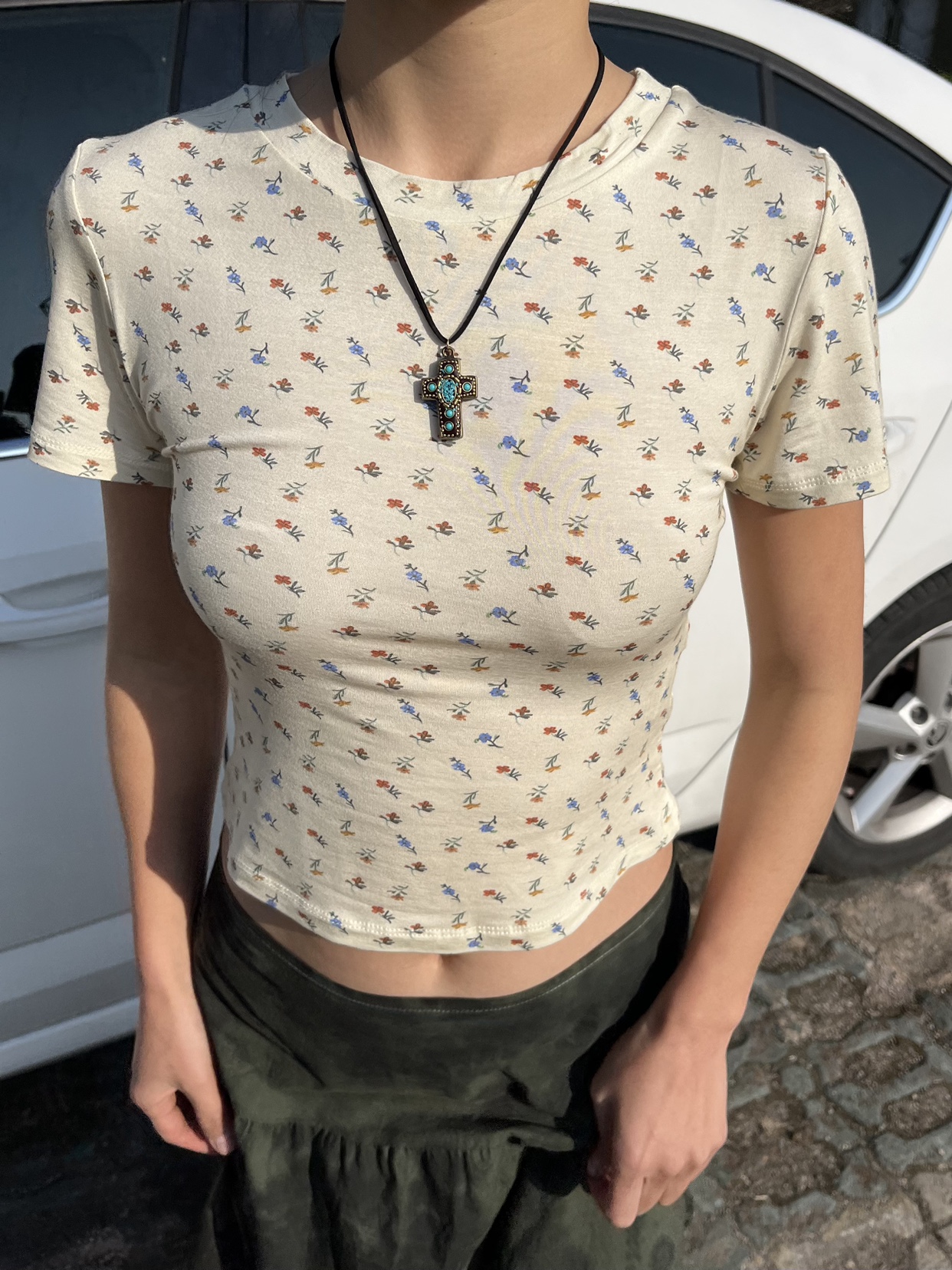 French Romantic Floral Slim Fit Short T-Shirt for Women - Spring 2025 Fashion in Vintage Style French Romantic Floral Slim Fit Short T-Shirt for Women - Spring 2025 Fashion in Vintage Style