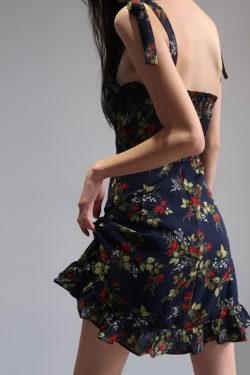 French-Style Black Floral Spaghetti Strap Dress with Vintage Lace-Up, High-Waisted A-Line Design for Women – Chic Summer Fashion