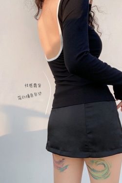 French Style Sexy Minimalist Black and White Spliced Backless Long Sleeve T-Shirt for Women - Slim Fit, Round Neck, Chic Fashion Top