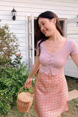 French-Style Slimming Fitted T-Shirt for Women, Versatile Stretchy Short Cardigan Top, Chic and Sexy Fashion Essential