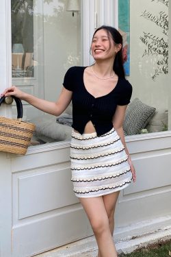 French-Style Slimming Fitted T-Shirt for Women, Versatile Stretchy Short Cardigan Top, Chic and Sexy Fashion Essential