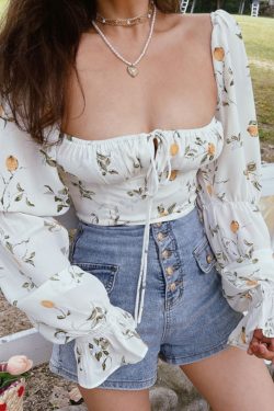 French Vintage Floral Shirt with Square Neck and Lantern Sleeves, Waist-Cinching Short Design for Spring/Summer 2025 Fashion