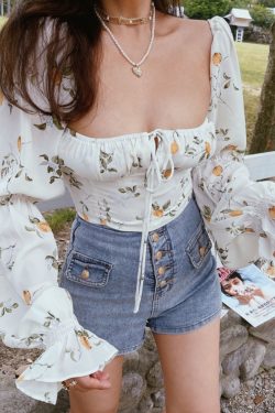 French Vintage Floral Shirt with Square Neck and Lantern Sleeves, Waist-Cinching Short Design for Spring/Summer 2025 Fashion