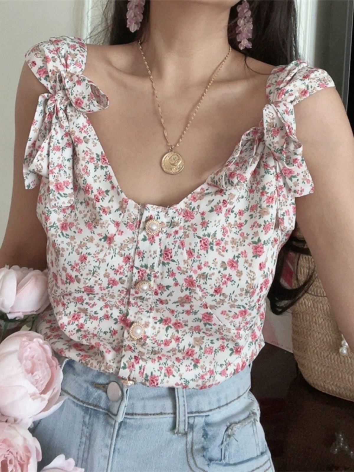 French Vintage Floral V-Neck Tie-Up Sleeveless Shirt Top for Vacation - 2025 Spring/Summer Romantic Style French Vintage Floral V-Neck Tie-Up Sleeveless Shirt Top for Vacation - 2025 Spring/Summer Romantic Style