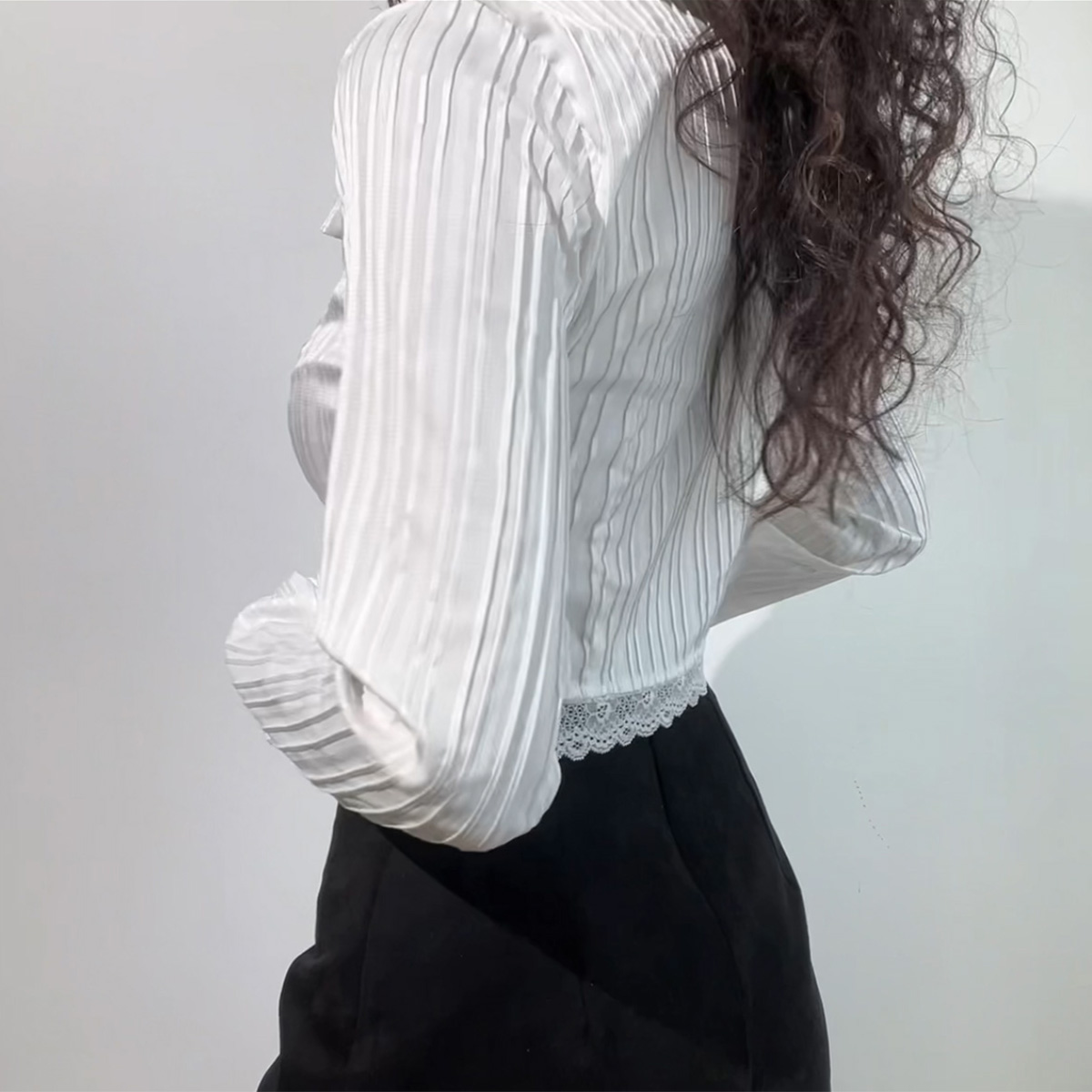 French Vintage Lace Trim High-Waisted Short Long Sleeve Shirt Top in Pure White - Cute Sweet Style for 90s Inspired Looks French Vintage Lace Trim High-Waisted Short Long Sleeve Shirt Top in Pure White - Cute Sweet Style for 90s Inspired Looks