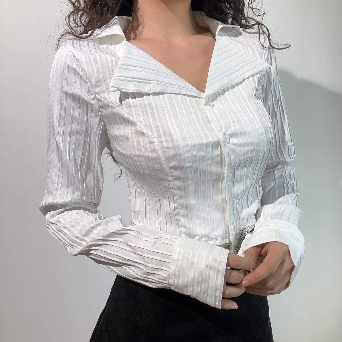 French Vintage Lace Trim High-Waisted Short Long Sleeve Shirt Top in Pure White - Cute Sweet Style for 90s Inspired Looks French Vintage Lace Trim High-Waisted Short Long Sleeve Shirt Top in Pure White - Cute Sweet Style for 90s Inspired Looks