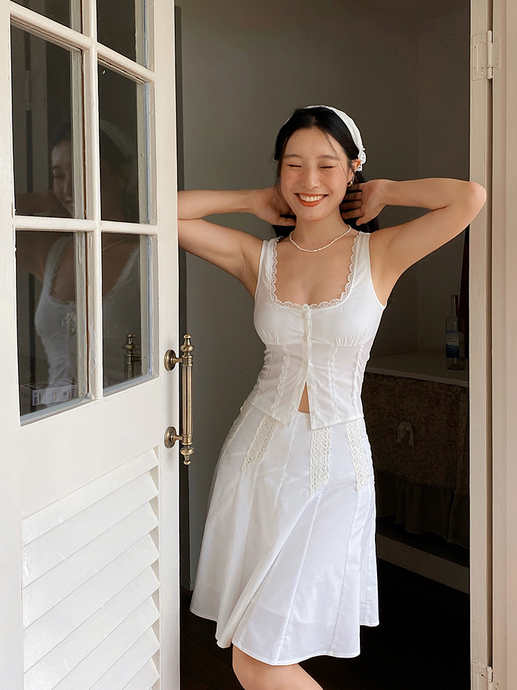 French Vintage Lace Vest Top - White Slim-Fit Sexy Design, Versatile Short Style for Y2K and 90s Fashion French Vintage Lace Vest Top - White Slim-Fit Sexy Design, Versatile Short Style for Y2K and 90s Fashion