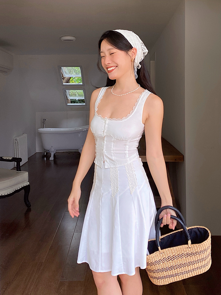 French Vintage Lace Vest Top - White Slim-Fit Sexy Design, Versatile Short Style for Y2K and 90s Fashion French Vintage Lace Vest Top - White Slim-Fit Sexy Design, Versatile Short Style for Y2K and 90s Fashion