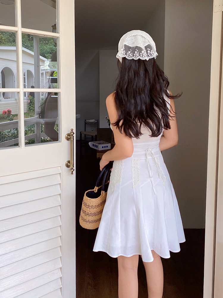 French Vintage Lace Vest Top - White Slim-Fit Sexy Design, Versatile Short Style for Y2K and 90s Fashion French Vintage Lace Vest Top - White Slim-Fit Sexy Design, Versatile Short Style for Y2K and 90s Fashion