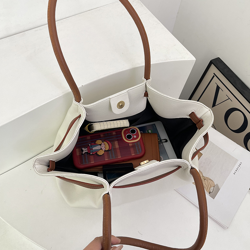 French Vintage Lychee Pattern Underarm Bag for Women - High-End Handheld Shoulder Bag for Spring Summer 2025 Commuting Style French Vintage Lychee Pattern Underarm Bag for Women - High-End Handheld Shoulder Bag for Spring Summer 2025 Commuting Style