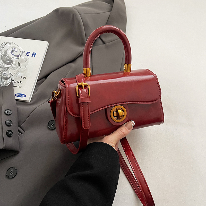 French Vintage Oil Wax Leather Handbag for Women - Textured Small Square Bag, Versatile Shoulder & Crossbody Bag, Spring/Summer 2025 French Vintage Oil Wax Leather Handbag for Women - Textured Small Square Bag, Versatile Shoulder & Crossbody Bag, Spring/Summer 2025