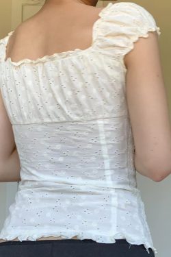 French Vintage Pleated Button Lace Trim Puff Sleeve Fitted Short Sleeve T-Shirt - Slim Fit Top for Y2K and Korean Style Fashion