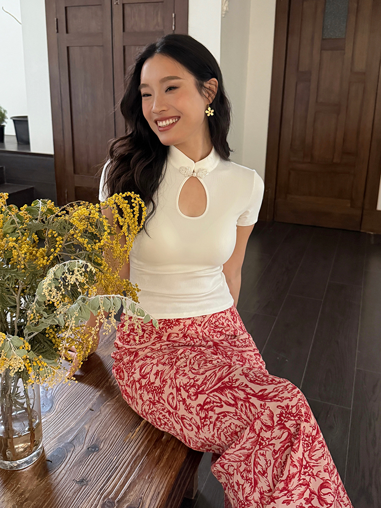 French Vintage Printed Midi Skirt in Bright Red - Vacation Style Long Wrap Skirt for Effortless 90s Chic French Vintage Printed Midi Skirt in Bright Red - Vacation Style Long Wrap Skirt for Effortless 90s Chic