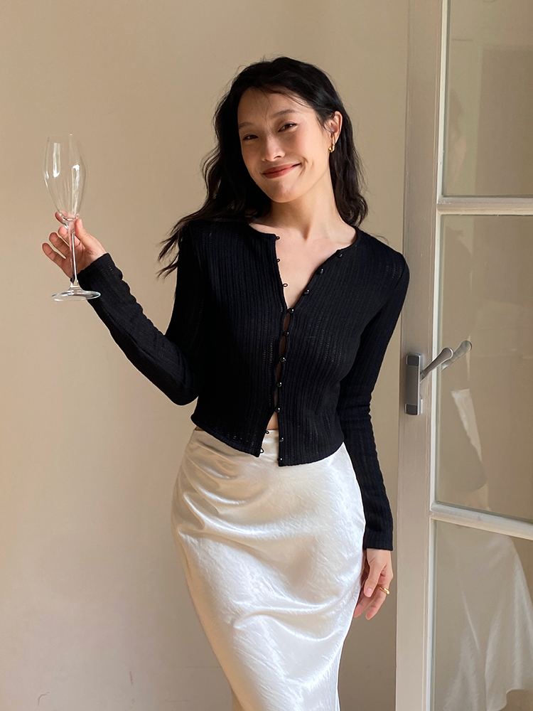 French Vintage Red Hollow Knit Cardigan for Women - Slim Fit, Flattering Round Neck, Long Sleeve - Stylish 90s Inspired Top French Vintage Red Hollow Knit Cardigan for Women - Slim Fit, Flattering Round Neck, Long Sleeve - Stylish 90s Inspired Top