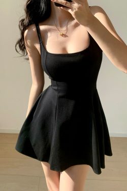 French Vintage Square Neck Black Waist-Defining Elastic Slimming Slip Dress for Women - Short Skirt Vacation Style