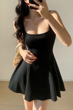 French Vintage Square Neck Black Waist-Defining Elastic Slimming Slip Dress for Women - Short Skirt Vacation Style