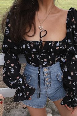 French Vintage Square Neck Lantern Sleeve Waist-Defined Short Vacation Shirt for Women - 2025 Spring/Summer Fashion