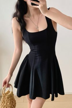 French Vintage Style Square Neck Pleated Wide Strap Short Skirt Dress in Pure Color for Vacation, 90s Inspired Fashion