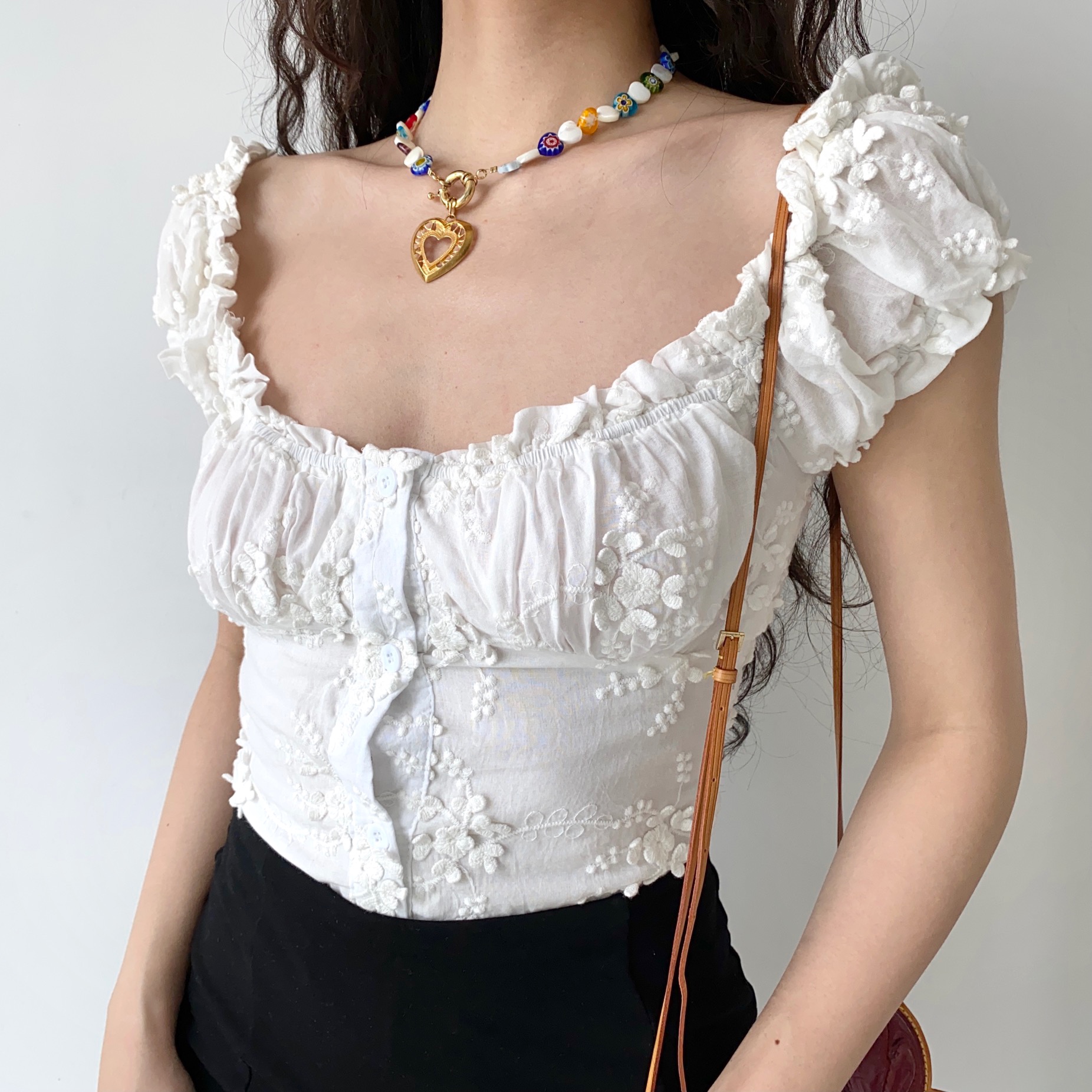 French Vintage U-neck Puff Sleeve White Embroidered Shirt for Women - Slim Fit Short Top, Perfect for Y2K and Casual Chic Style French Vintage U-neck Puff Sleeve White Embroidered Shirt for Women - Slim Fit Short Top, Perfect for Y2K and Casual Chic Style