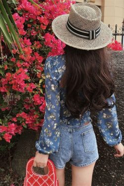 French Vintage V-Neck Puff Sleeve Ultra Slimming Long Sleeve Blouse - Chiffon Shirt for Vacation - Spring/Summer 2025 Fashion