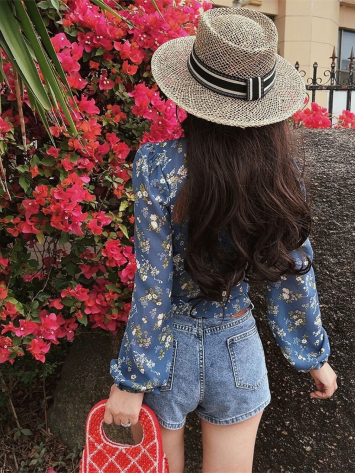 French Vintage V-Neck Puff Sleeve Ultra Slimming Long Sleeve Blouse - Chiffon Shirt for Vacation - Spring/Summer 2025 Fashion French Vintage V-Neck Puff Sleeve Ultra Slimming Long Sleeve Blouse - Chiffon Shirt for Vacation - Spring/Summer 2025 Fashion