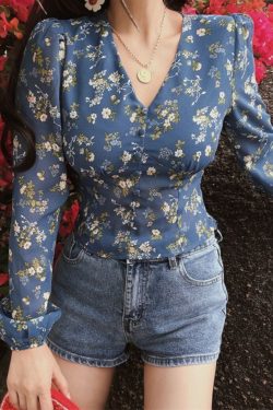 French Vintage V-Neck Puff Sleeve Ultra Slimming Long Sleeve Blouse - Chiffon Shirt for Vacation - Spring/Summer 2025 Fashion