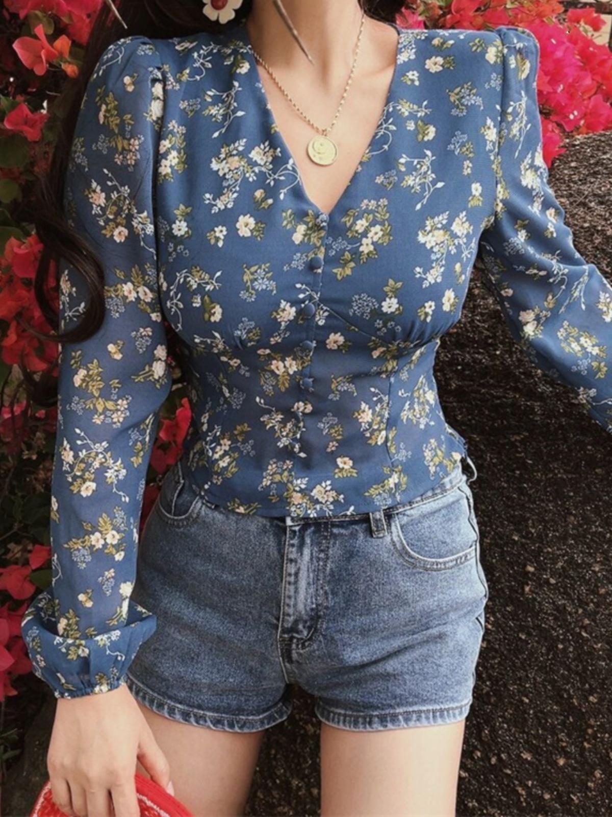 French Vintage V-Neck Puff Sleeve Ultra Slimming Long Sleeve Blouse - Chiffon Shirt for Vacation - Spring/Summer 2025 Fashion French Vintage V-Neck Puff Sleeve Ultra Slimming Long Sleeve Blouse - Chiffon Shirt for Vacation - Spring/Summer 2025 Fashion