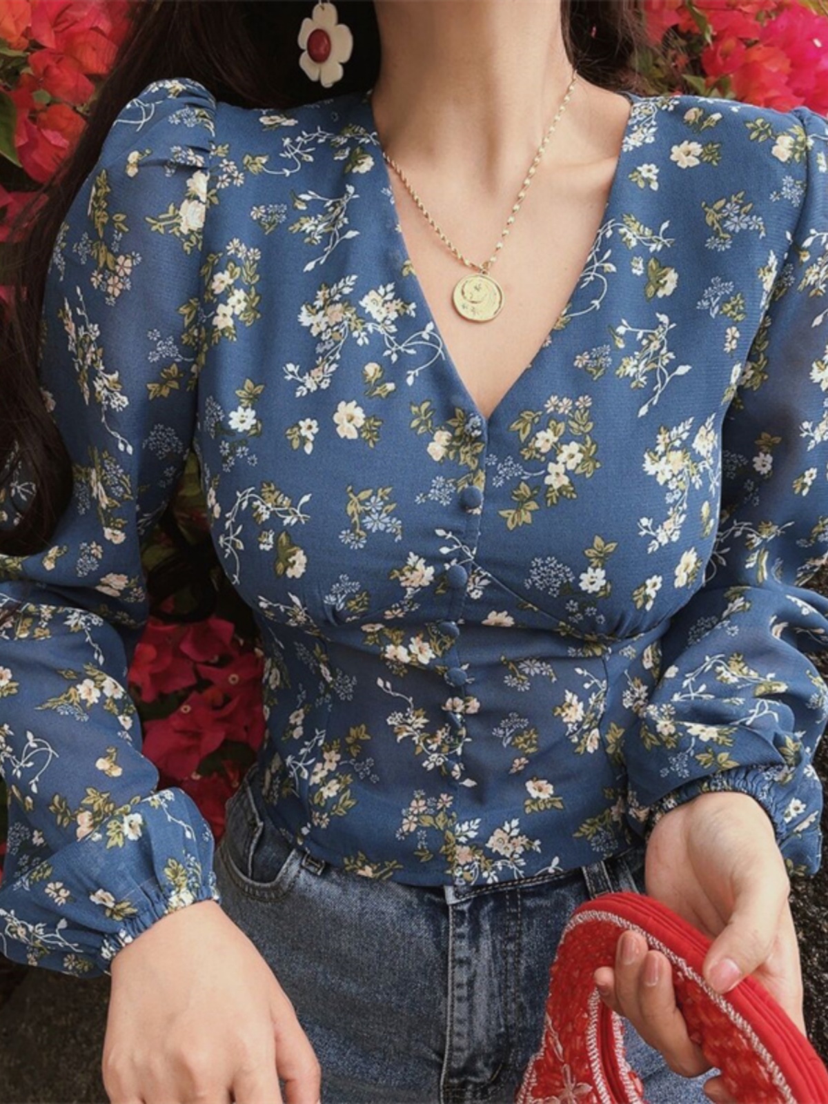 French Vintage V-Neck Puff Sleeve Ultra Slimming Long Sleeve Blouse - Chiffon Shirt for Vacation - Spring/Summer 2025 Fashion French Vintage V-Neck Puff Sleeve Ultra Slimming Long Sleeve Blouse - Chiffon Shirt for Vacation - Spring/Summer 2025 Fashion