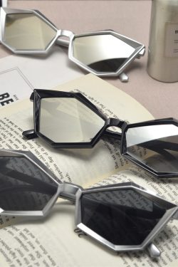 Futuristic Cyberpunk Polygon Diamond Sunglasses for Slim Faces - Unisex Hip-Hop Party Eyewear