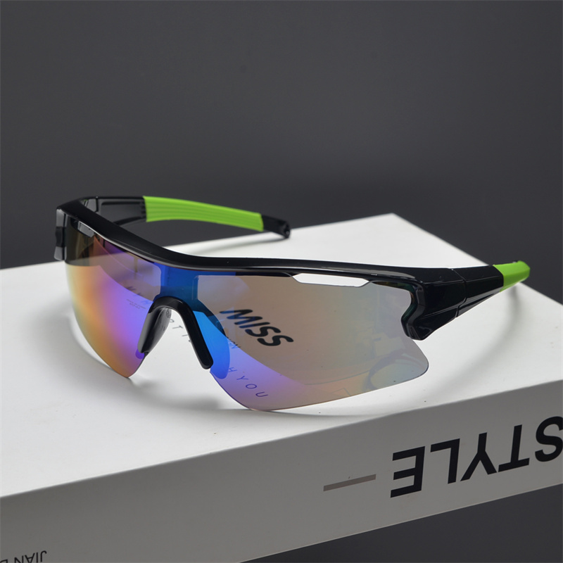 Futuristic Oversized Cycling Sunglasses for Men and Women, Windproof Colorful Trendy Outdoor Climbing and Skiing Gear Futuristic Oversized Cycling Sunglasses for Men and Women, Windproof Colorful Trendy Outdoor Climbing and Skiing Gear