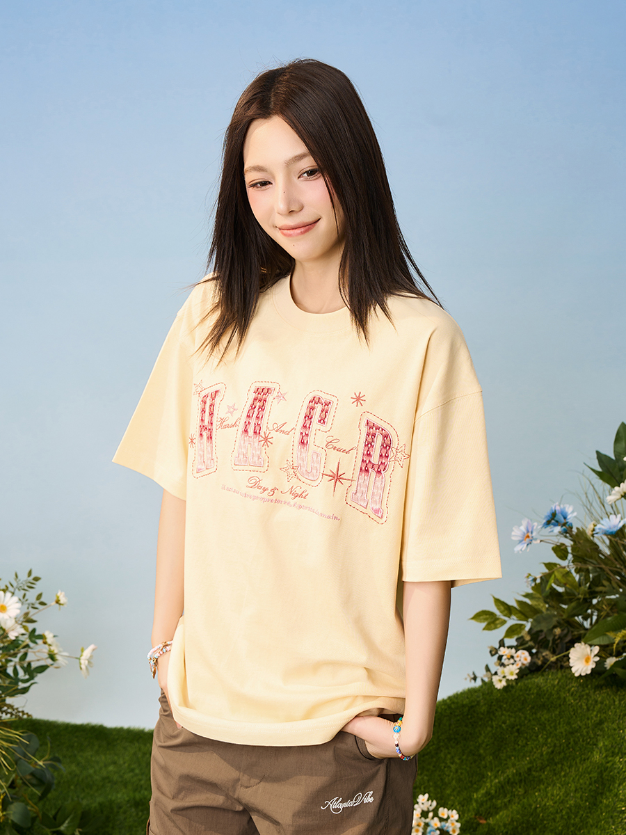 Gradient Woven Patch Embroidery Loose Round Neck Short Sleeve T-Shirt for Men and Women - 90s Inspired Unisex Fashion Top Gradient Woven Patch Embroidery Loose Round Neck Short Sleeve T-Shirt for Men and Women - 90s Inspired Unisex Fashion Top