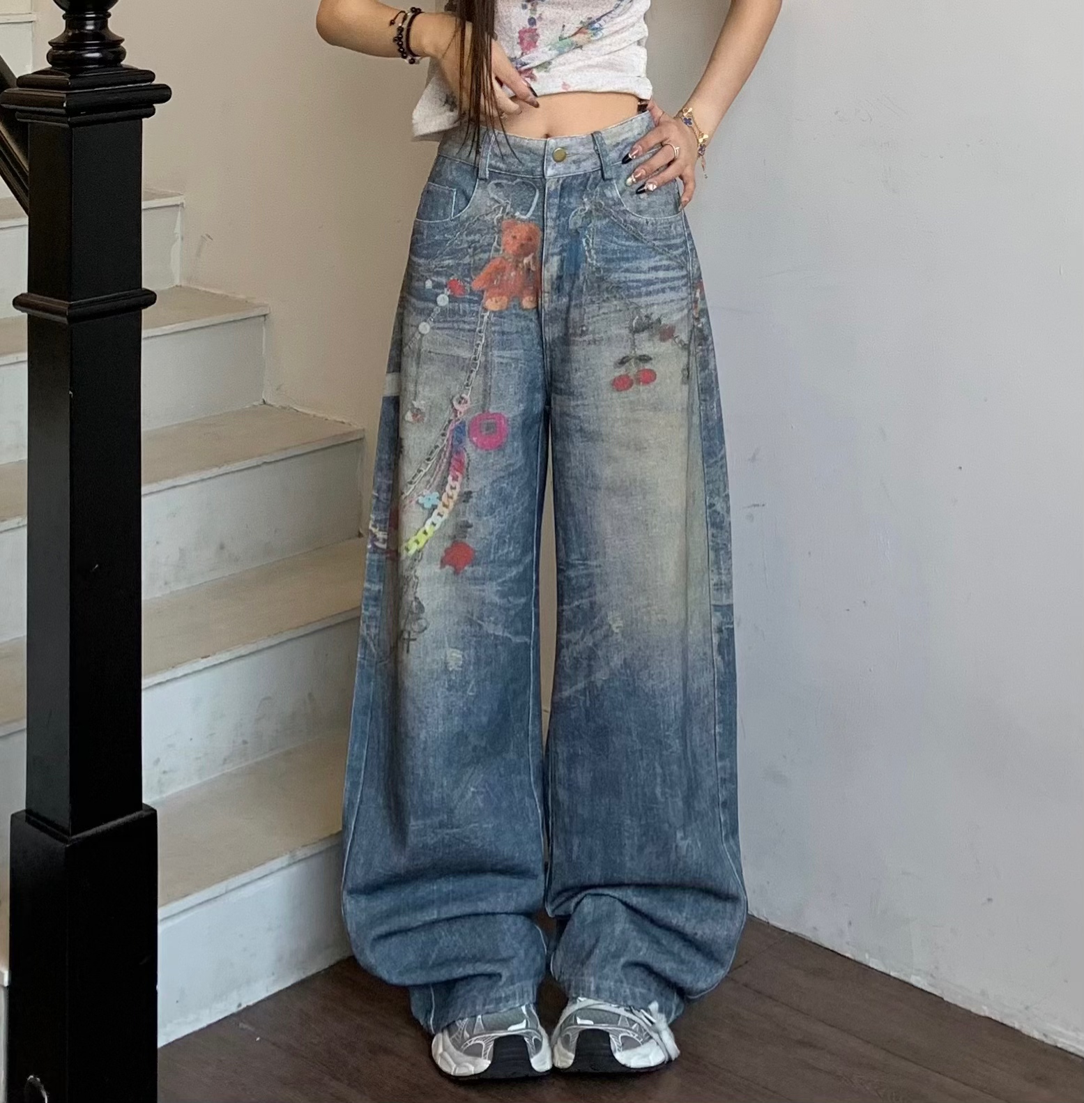 Graffiti Painted Wide Leg Jeans for Women - Summer Straight Leg Floor-Length Pants with Little Bear Chain Design Graffiti Painted Wide Leg Jeans for Women - Summer Straight Leg Floor-Length Pants with Little Bear Chain Design
