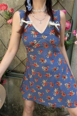 Handmade French Vintage Floral V-Neck Waist-Defining Vacation Vest Dress for Women - Slim Fit, Chic Summer Style