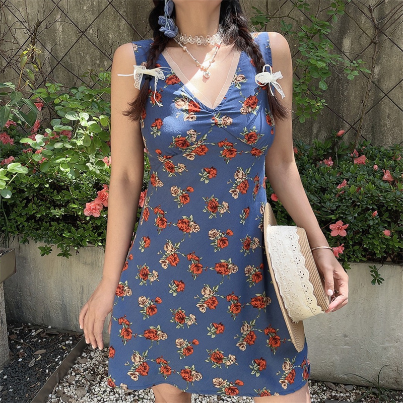 Handmade French Vintage Floral V-Neck Waist-Defining Vacation Vest Dress for Women - Slim Fit, Chic Summer Style Handmade French Vintage Floral V-Neck Waist-Defining Vacation Vest Dress for Women - Slim Fit, Chic Summer Style