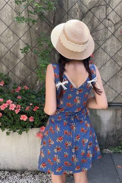 Handmade French Vintage Floral V-Neck Waist-Defining Vacation Vest Dress for Women - Slim Fit, Chic Summer Style