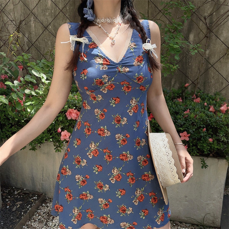 Handmade French Vintage Floral V-Neck Waist-Defining Vacation Vest Dress for Women - Slim Fit, Chic Summer Style Handmade French Vintage Floral V-Neck Waist-Defining Vacation Vest Dress for Women - Slim Fit, Chic Summer Style