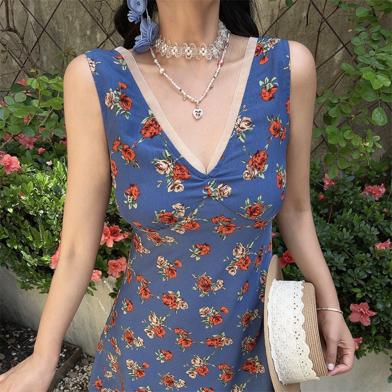 Handmade French Vintage Floral V-Neck Waist-Defining Vacation Vest Dress for Women - Slim Fit, Chic Summer Style Handmade French Vintage Floral V-Neck Waist-Defining Vacation Vest Dress for Women - Slim Fit, Chic Summer Style